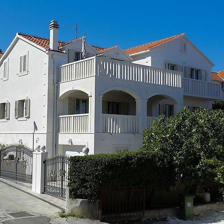 Apartments Manda Supetar Exterior foto